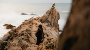 Read more about the article Navigating the World Solo: Expert Tips for Safe and Enjoyable Travel